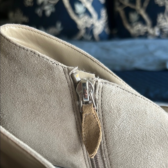 Cream Heeled Boots with Slim High Heel and Suede Texture - Picture 3 of 7